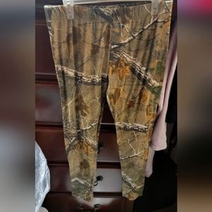 Realtee Camo Leggings & Winter Hat
